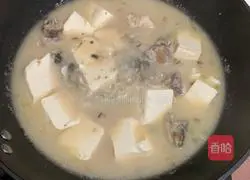 Illustration of how to make fish head tofu soup 9