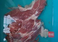 Illustration of how to make grilled mutton skewers 1