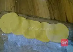 Illustration of how to make pumpkin steamed buns 11