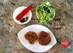 Illustration of how to make dry and spicy beef tendon 1