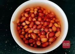 Illustration of how to make peanut, soybean and white radish chicken soup 3