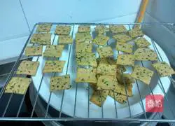 Illustration of how to make green onion soda crackers 13