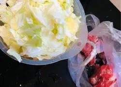 Illustration of how to make grated cabbage 1