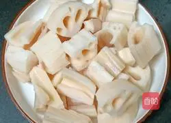 Lotus root and peanuts Illustration of how to make pig's trotter soup 4