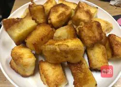 Illustration of how to make golden steamed buns 12