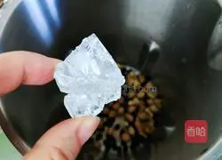 Illustration of how to make black bean, walnut and peanut drink 5