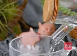 Another internet celebrity dessert is coffee Illustration of how to make milk foam pudding in 6 easy steps 1