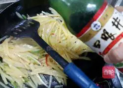 Illustration of how to make shredded potatoes in vinegar 7