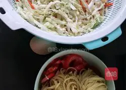 How to make fried noodles with cabbage and carrots Illustration 1