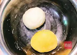 Illustration of how to make imitation banana steamed buns 1
