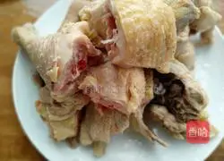 Illustration of how to make morel chicken soup 5