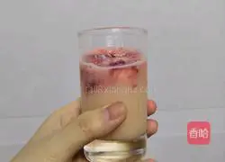Internet celebrity strawberry Yakult recipe illustration 3