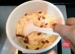 Illustration of how to make glutinous rice and egg drop sweet soup 11