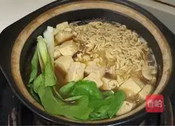 Illustration of making tofu braised noodles 7