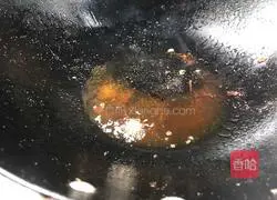 Illustration of how to make grilled crucian carp with green onions 8