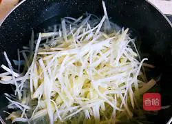 Illustration of how to make stir-fried shredded potatoes 9