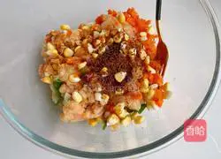 Illustration of how to make chicken breast dumplings 4