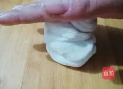 Illustration of how to make crispy green onion cake 5