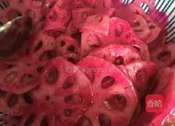 Illustration of how to make lotus root slices/red lotus root slices/dragon fruit lotus root slices 7