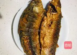 Illustration of how to make small crucian carp in pot 5