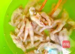 Illustration of how to make pickled pepper and chicken feet 8
