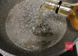 Illustration of how to make scrambled eggs with scallop meat 3