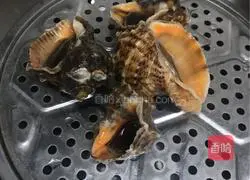 Splashed with oil Illustration of how to make conch 1