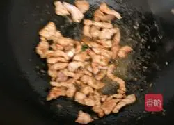Illustration of how to stir-fry pork with king oyster mushroom 6