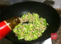 Illustration of how to make diced celery meat 9