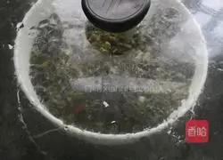 Illustration of how to make sauerkraut and pork belly 13