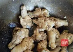 Illustration of the home version of braised chicken wing roots 3