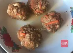 Illustration of how to make steamed carrot meatballs 7
