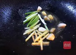 Illustration of braised small yellow croaker 7