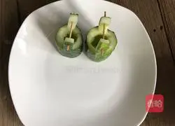 Illustration of how to make cucumber rice bucket 6