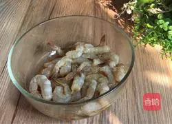 Fried loofah Illustration of how to make shrimps 3