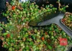 Illustration of how to make minced meat and stir-fried garlic sprouts 1