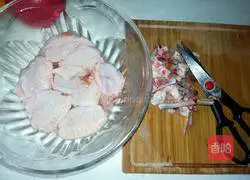 Illustration of how to make boneless chicken wings wrapped with vegetables 1