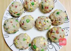 Illustration of how to make steamed rice balls with bacon and vegetables 9