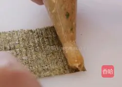 Illustration of how to make seaweed chicken rolls 4