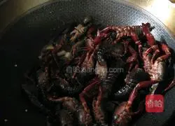 Illustration of how to make spicy crayfish 3