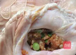 Illustration of how to make pork belly with meat embedded in it 3