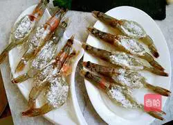 Illustration of how to make steamed shrimp with garlic vermicelli 5