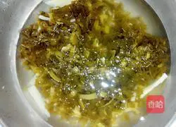 How to stir-fry pork with sauerkraut Illustration 4