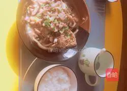 Illustration of how to stir-fry enoki mushrooms with three fresh vegetables 4