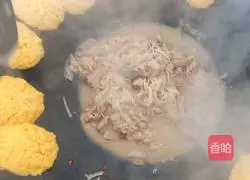 Illustration of how to make sauerkraut and pork stewed vermicelli 11