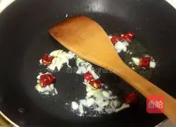 Illustration of making Shanghai green oyster sauce 6