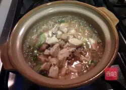 Illustration of how to make salted fish and tofu pot 9