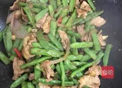 Illustration of how to make fried green beans with pork belly 6