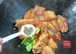 Illustration of how to cook chicken wings and winter melon 12
