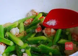 Illustration of how to make stir-fried asparagus and shrimps 10